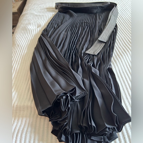 ALC black pleated wrap skirt with leather belt 4 - Picture 6 of 8